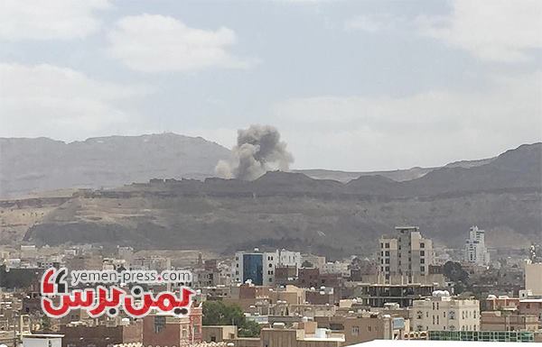 طيران التحالف يقصف معسكري ألوية الصواريخ والحفا في العاصمة صنعاء