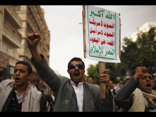 السجن خمس سنوات ليمني رفع صوته بالحرم المكي تأييدًا لـ «الحوثي»