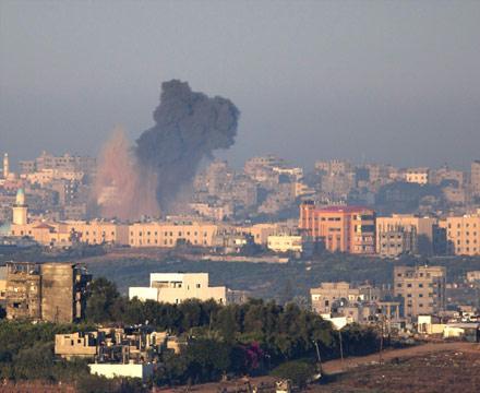 سقوط طائرة إسرائيلية ومقتل قائدها وإصابة آخر بعد قصفها مواقع في غزة