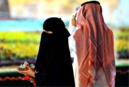 زواج سعودي تسعيني من فتاة يمنية تبلغ من العمر 15 عاماً يثير ضجة في السعودية