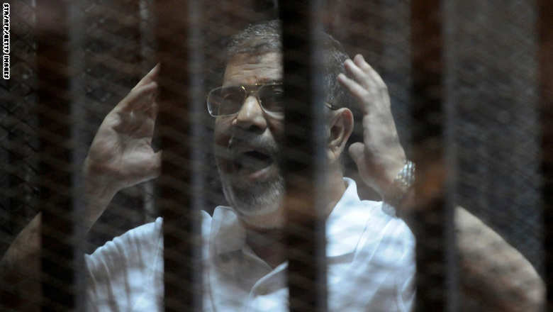 مصر.. الحكم على مرسي و 14 متهماً بقضية \