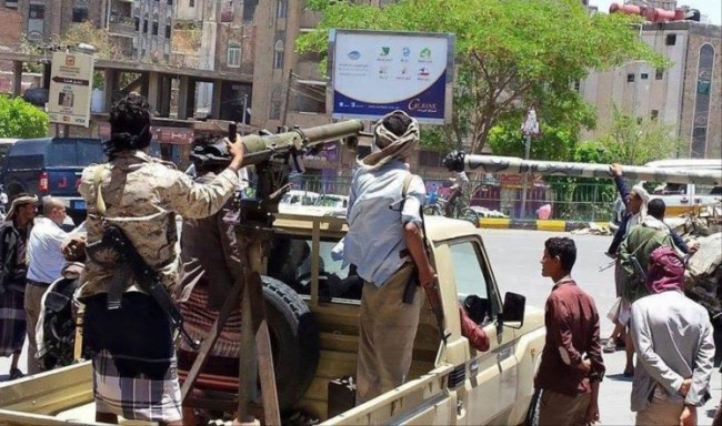 مواجهات عنيفة بين المقاومة الشعبية والمليشيات الحوثية بحزم العدين