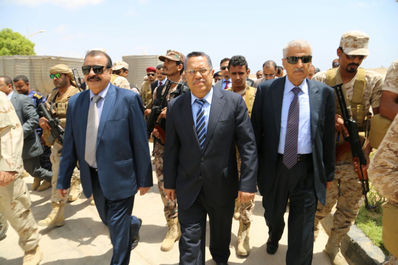 رئيس الوزراء يصل المكلا عاصمة حضرموت برفقة عدد من الوزراء