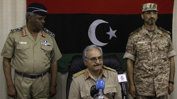 رسمياً.. حفتر قائداً للجيش الليبي بعد أدائه القسم