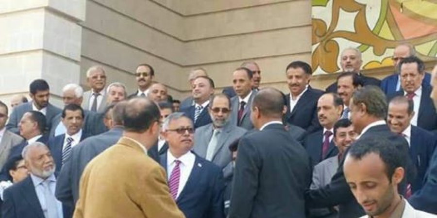 «البخيتي» يكشف عن تعرض عدد من وزراء المؤتمر للضرب على يد مشرفين حوثيين