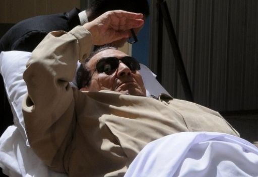 صحيفة: مبارك طلب من أسرته أن يدفن بجوار حفيده  