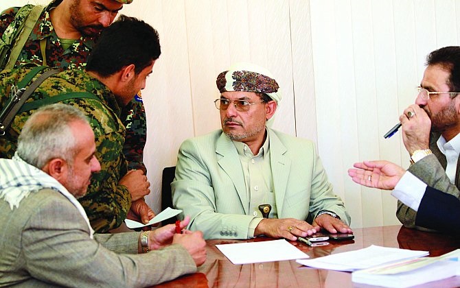 وزير التربية والتعليم «يحيى الحوثي» يشكل لجنة لمراجعة المناهج الدراسية