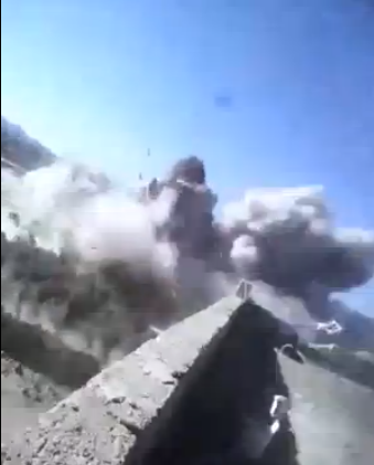 مليشيات الحوثي تختطف اثنين من أبناء قبيلة أرحب خلال مداهمات صباح اليوم (فيديو تفجير أحد المنازل)