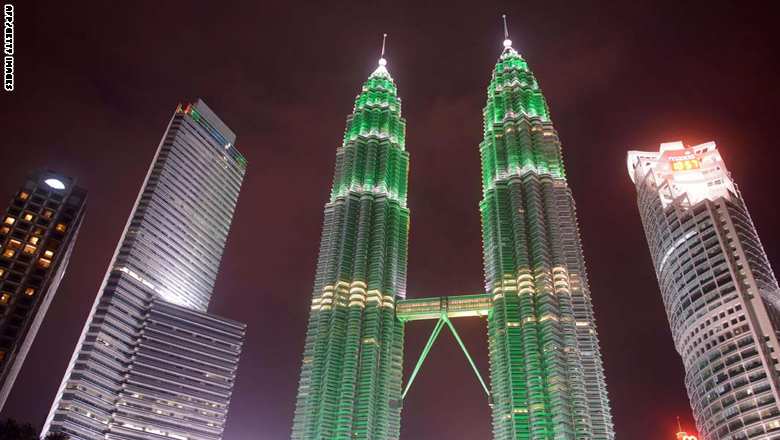 ماليزيا: ظروف الاقتصاد وتراجع الأسواق المالية يهدد مشروع أكبر مصرف إسلامي بالعالم 