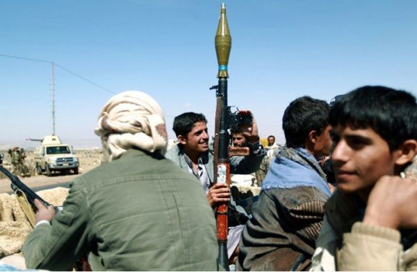 اشتباكات مسلحة إثر خلافات بين مالك سوق شميلة والحوثيين