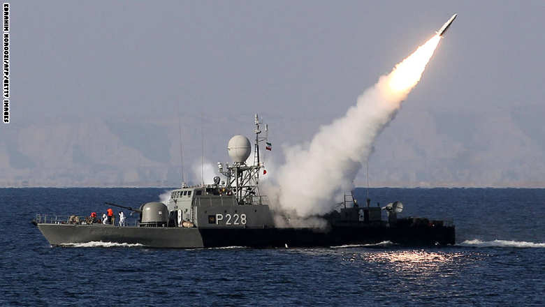 إيران تضم مدمرة متطورة لأسطول الشمال وتنتج روبوتات حربية وسلاح قنص \