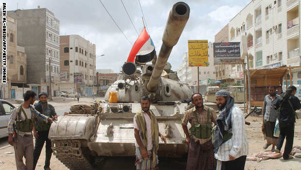 قائد ميداني: المقاومة صنعت سلاحاً لصد مليشيا صالح والحوثيين بعدن