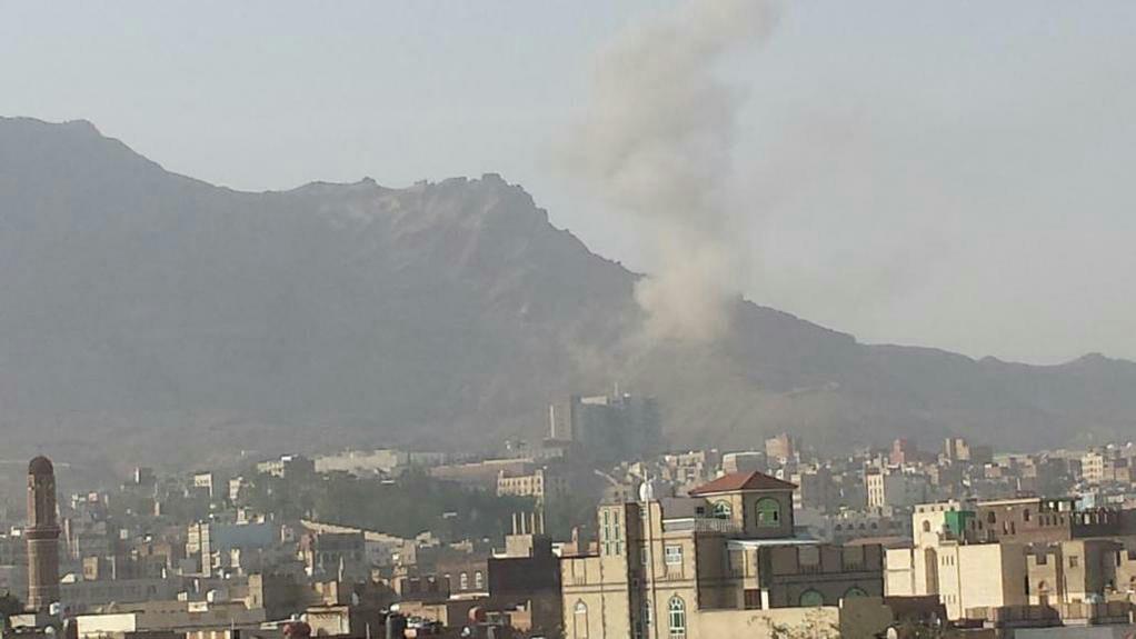 طيران التحالف يشن ثلاث غارات على جبل نقم شرق العاصمة صنعاء