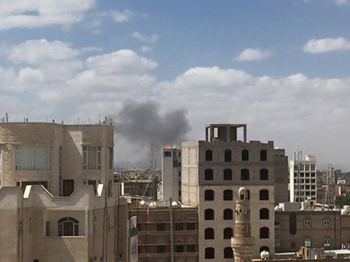 التحالف يواصل شن غاراته على معسكر الصيانة وانفجارات عنيفة تهز أرجاء العاصمة صنعاء