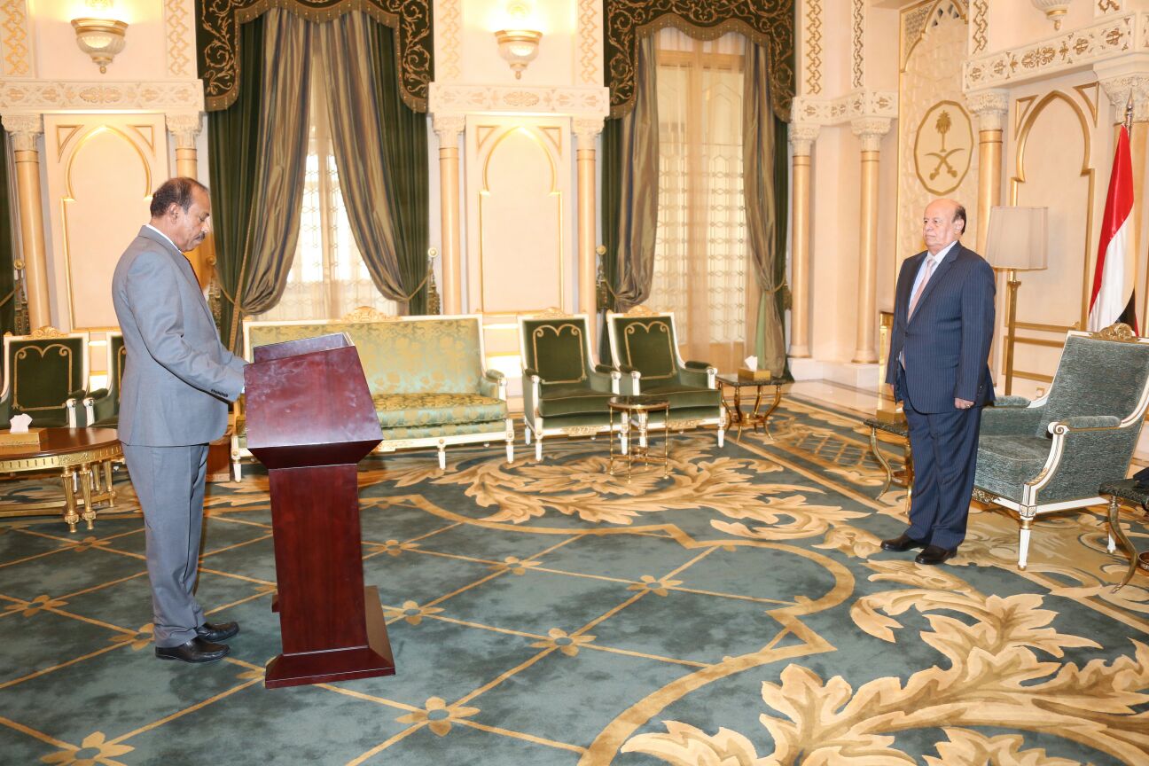 محافظ عدن الجديد يؤدي اليمين الدستورية أمام الرئيس هادي