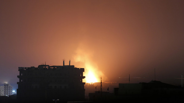 غارات متجددة لطيران التحالف على أحد المعسكرات التابعة للحرس الجمهوري جنوب العاصمة صنعاء