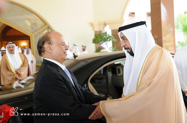 رئيس الجمهورية يصل أبو ظبي ويعقد جلسة مباحثات مع الرئيس الإماراتي