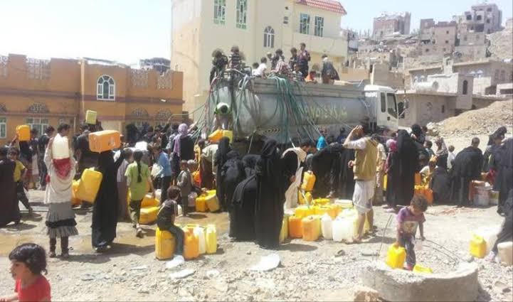 يمنيون محرومون من مشاريع المياه