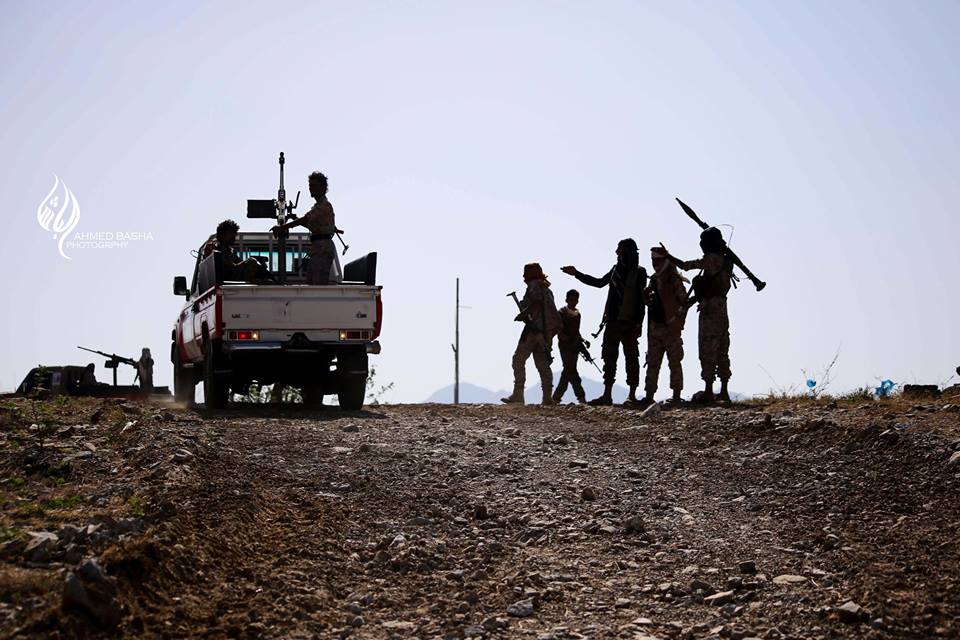 14 قتيلا وأسيرا من الحوثيين في هجوم مباغت للجيش غربي تعز