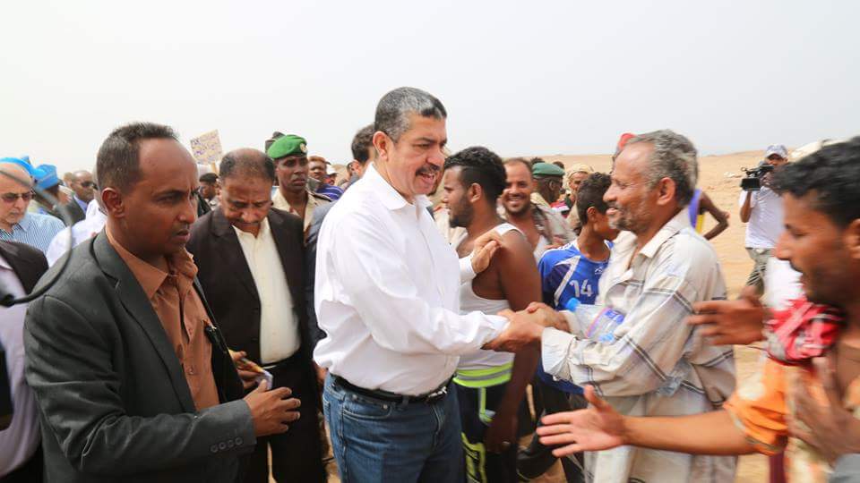 بحاح يزور النازحين في جيبوتي ويقول إن الحكومة لن تتخلى عنهم