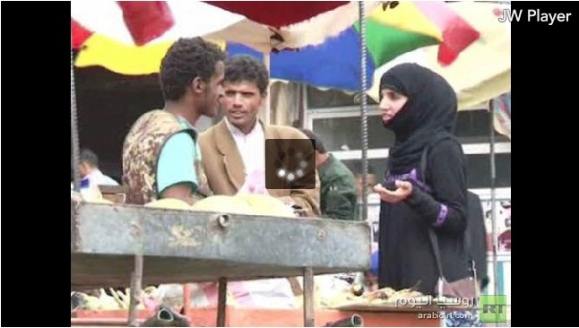 قناة روسية تسلط الضوء على معاناة اللاجئين السوريين وتسولهم في اليمن (فيديو)