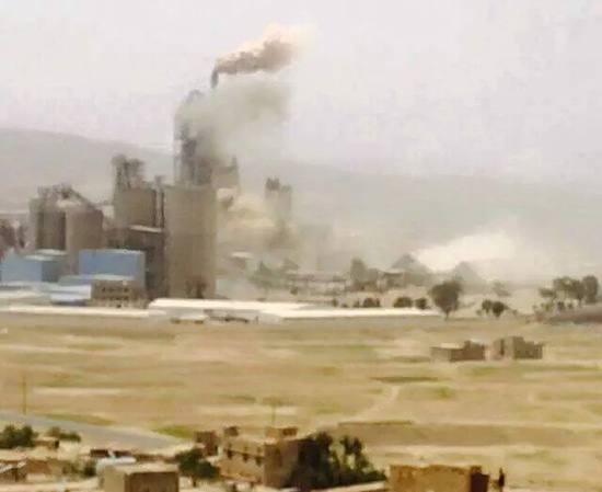طيران قوات التحالف يدمر مصنع إسمنت عمران بالكامل