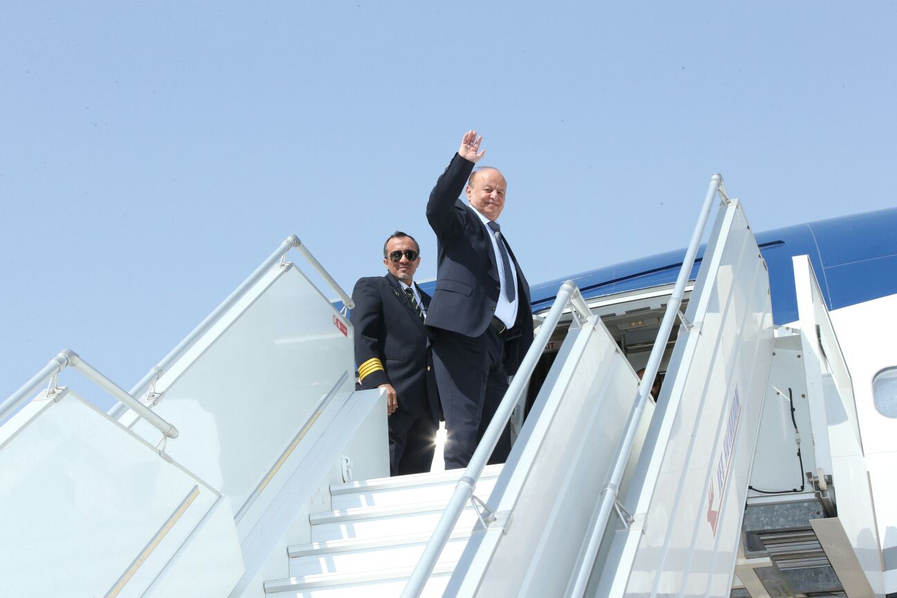 الرئيس هادي يغادر الرياض متجهاً إلى أندونيسيا