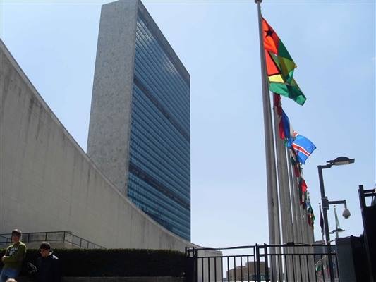 الأمم المتحدة تعتذر رسميا للحكومة اليمنية عن لقاء ممثل لها مع الإنقلابي هشام شرف في صنعاء