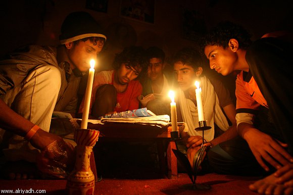 انقطاع التيار الكهربائي مشكلة كبيرة في اليمن، رغم توفره