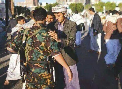 مليشيا الحوثي تقمع تظاهرة احتجاجية لعسكريين موالين للمخلوع في صنعاء وتختطف عدد منهم