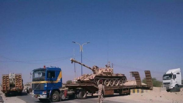 الجيش اليمني يواصل نقل الأسلحة والمعدات الثقيلة من حضرموت إلى مأرب. ماهو السرّ.؟