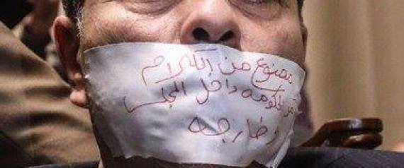 عكاشة يلصق فمه «بسبب الحكومة» ونائب يستقيل.. دراما اليوم الثاني للبرلمان المصري