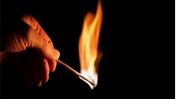 امرأة بصنعاء تشعل النار في جسدها للتخلص من مرض « السكر »