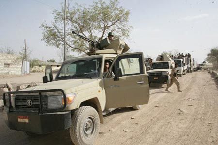 بالصور... الجيش اليمني يدخل زنجبار بعد طرد عناصر تنظيم القاعدة