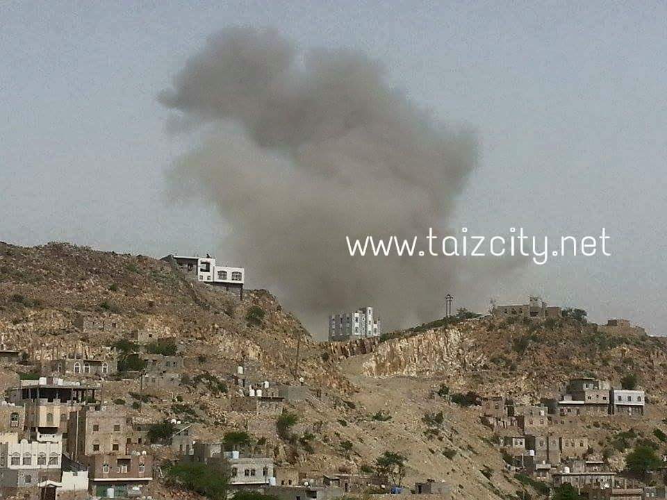 غارات جوية تستهدف مواقع الحوثيين بمدينة تعز (صورة)
