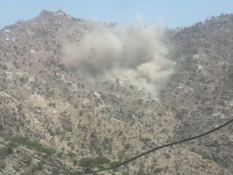 ميليشيا الحوثي تفجّر منازل لقيادات في مقاومة لحج جنوب اليمن (صور)
