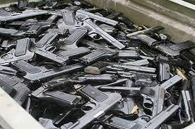 الشرطة العُمانية تصادر 30 ألف مسدس كانت متجهة إلى اليمن