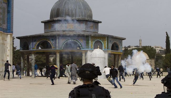 مواجهات بين مصلين والقوات الإسرائيلية في ساحات المسجد الأقصى