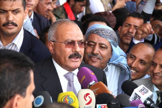 علي عبدالله صالح وسط أنصاره في ميدان السبعين بصنعاء