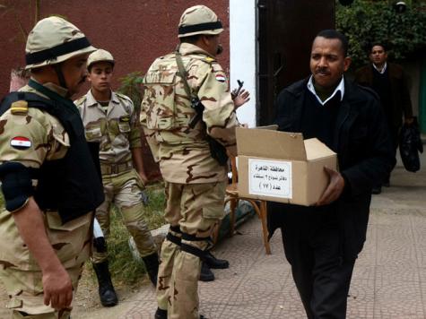 مراكز الاقتراع تحت حماية مشددة من الجيش والأمن المصريين بيومي ال