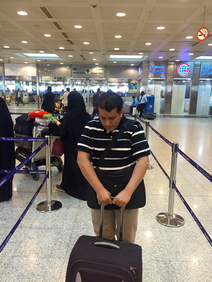 علي الفقيه أحد الإعلاميين المغادرين للكويت