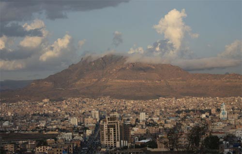 جبل نقم المطل على العاصمة صنعاء