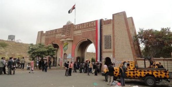 مليشيا الحوثي تفرض مناهج طائفية في جامعة صنعاء والكتب الشيعية تغزو العاصمة