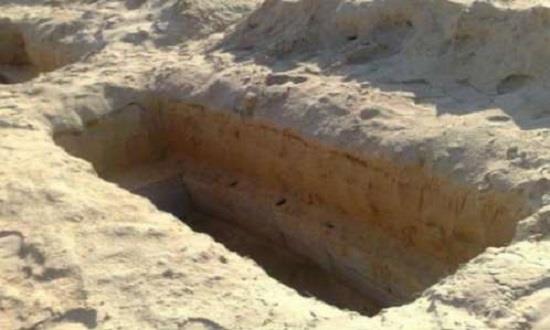 السعودية: حارس مقبرة يفاجأ بشاب ينبش قبرًا للبحث عن جهاز «أيفون 7»