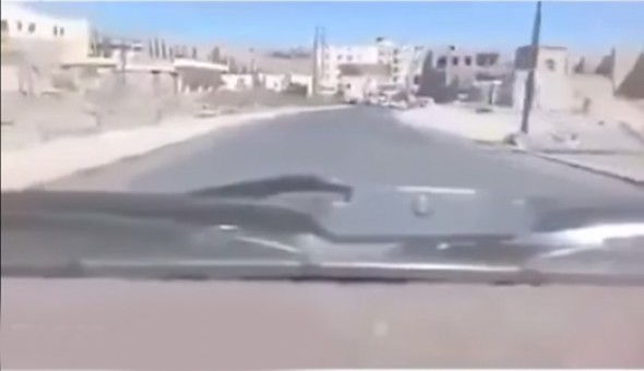 شاهد.. مواطن يمني يجوب شوارع العاصمة صنعاء مرددًا «لبيك يا سلمان»