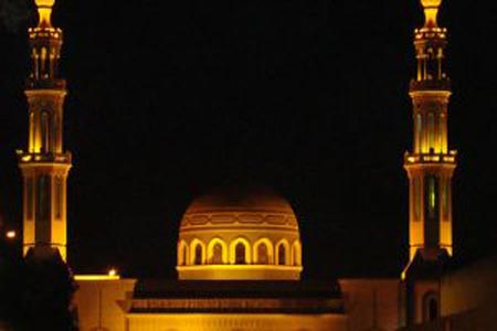 السعودية: توحيد الأذان في المساجد مخالف للشريعة