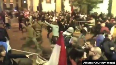 مواجهات ليلية عنيفة بين الأمن والمتظاهرين وسط بيروت