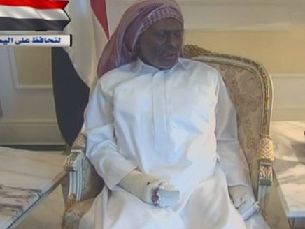 الرئيس علي عبدالله صالح في أول ظهوره له بعد حادثه محاولة إغتياله