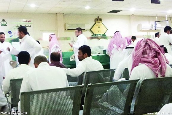 الجوازات السعودية تستثني اليمنيين من صلاحية تأشيرة الزيارة