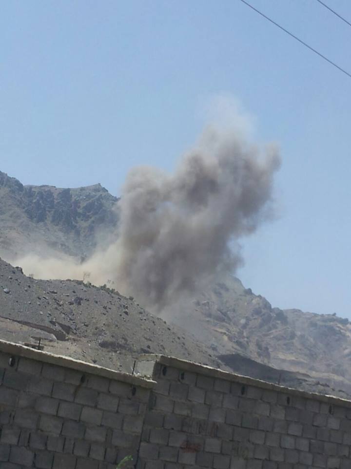 صورة للغارات التي استهدفت جبل نقم صباح اليوم- (فيسبوك)